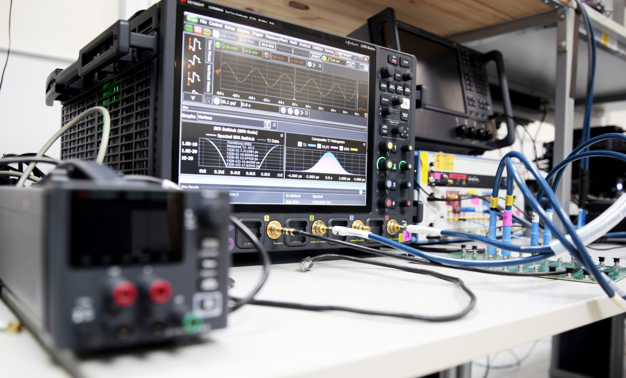 Jitter-Kalibrierungen für MIPI M-PHY mit der Testautomatisierungssoftware ValiFrame unter Verwendung eines Keysight UXR-Oszilloskops, eines Bitfehlerratentesters (BERT) und ISI-Trace
